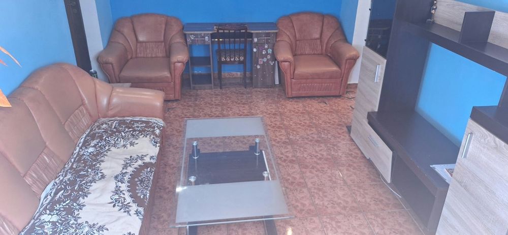 Închiriez apartament  2 camere