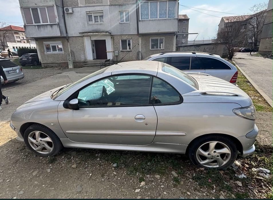 Vând maşină peugeot