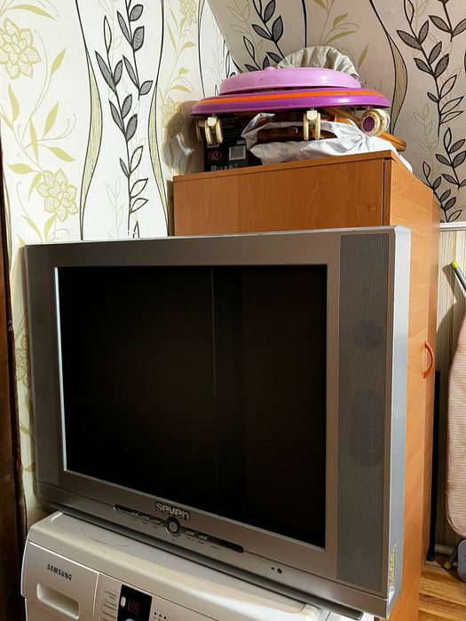 телевизор SEVEN в рабочем состоянии