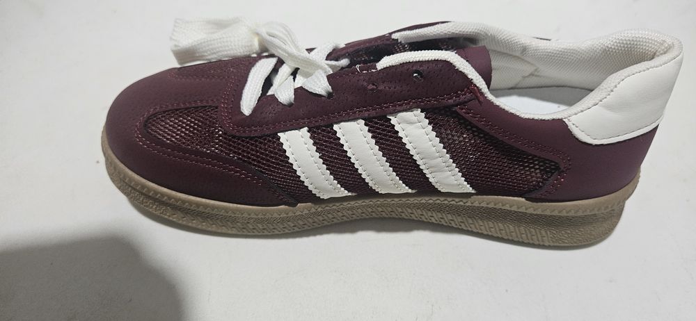 Новые кроссовки. Есть разные размеры.