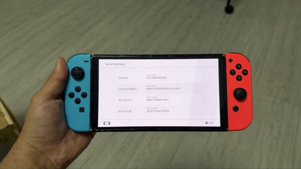 Nintendo Switch OLED-Perfect Functionala-Urme de Uzura-OK