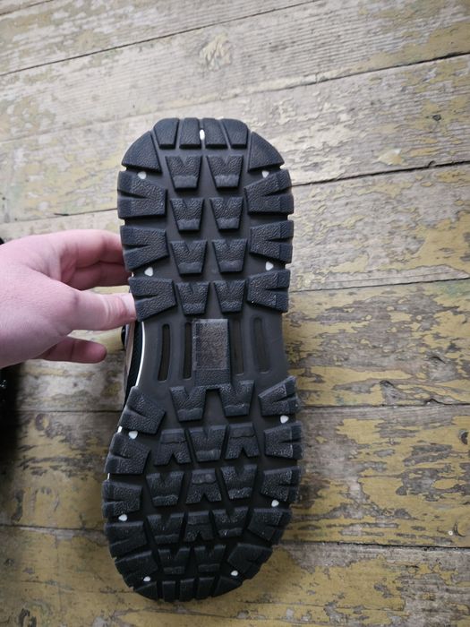 Чисто нови маратонки House