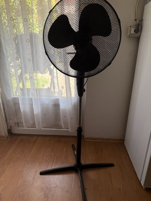 Ventilator negru