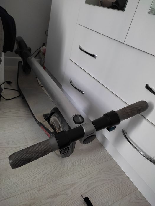 Продам самокат Ninebot ES1