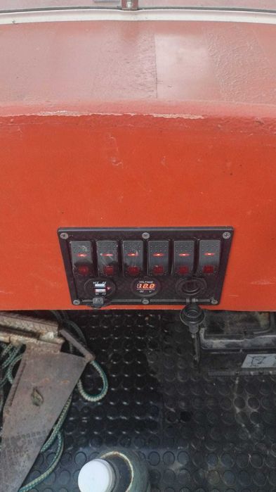 Barca de vanzare + motor Honda de 30 HP + peridoc inmatriculat in RO