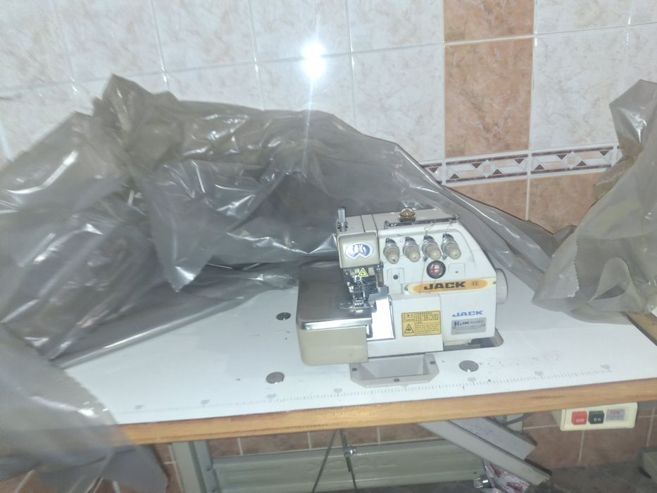 Продам две швеные машинки