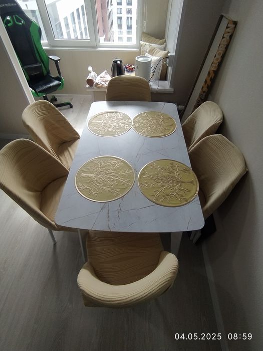 Үстел және 6 орындығымен сатамын.