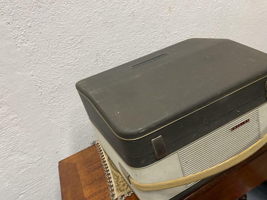 Стар магнетофон на филипс