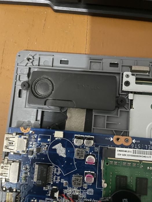 Продам звуковые колонки для Lenovo IdealPad Flex 15