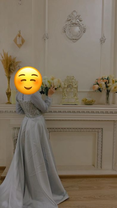 Вечерное платье очень красивое