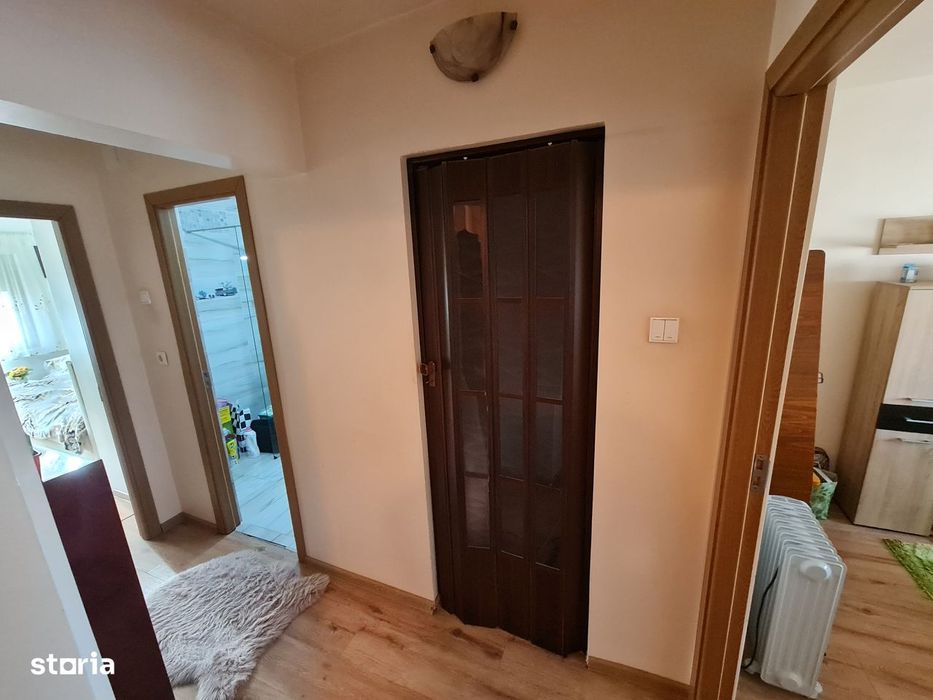 Vand apartament 5 camere Micalaca Str Abrud,2b.Decomandat,Spatios100mp