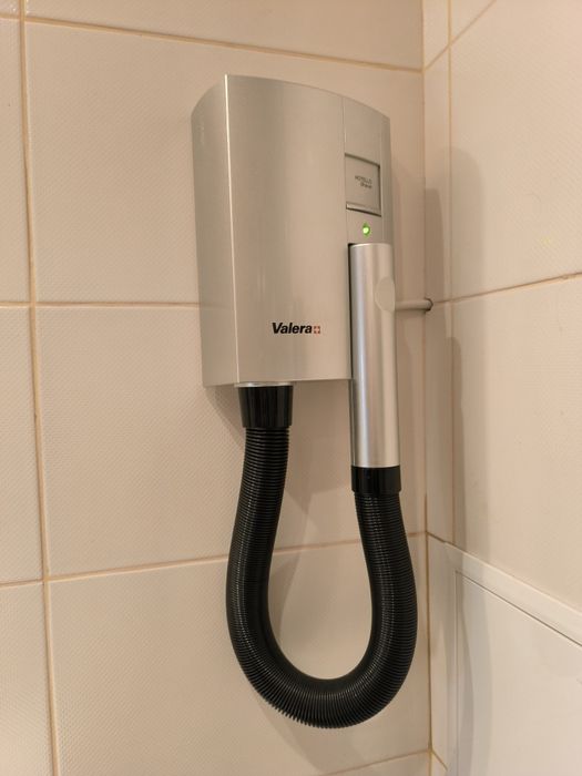 Мивка на Roca с смесител на Roca