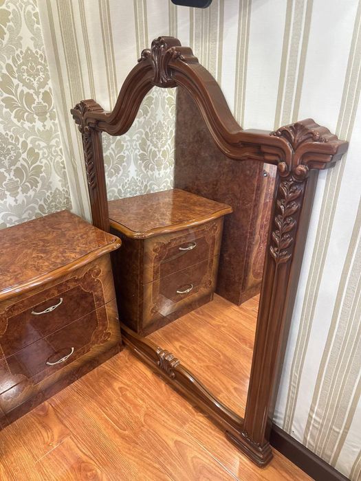 Спальный горнитур в комплекте Китай состояния отличный