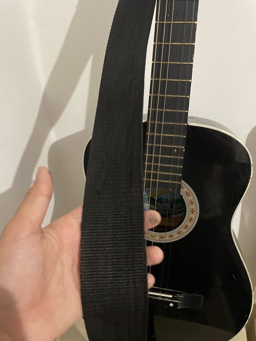 Продам акустическую гитару Lioheng
