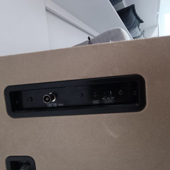 Loewe Soundbox boxa cu CD mp3, telecomanda, fm radio, aux, iPod , ceas alarma