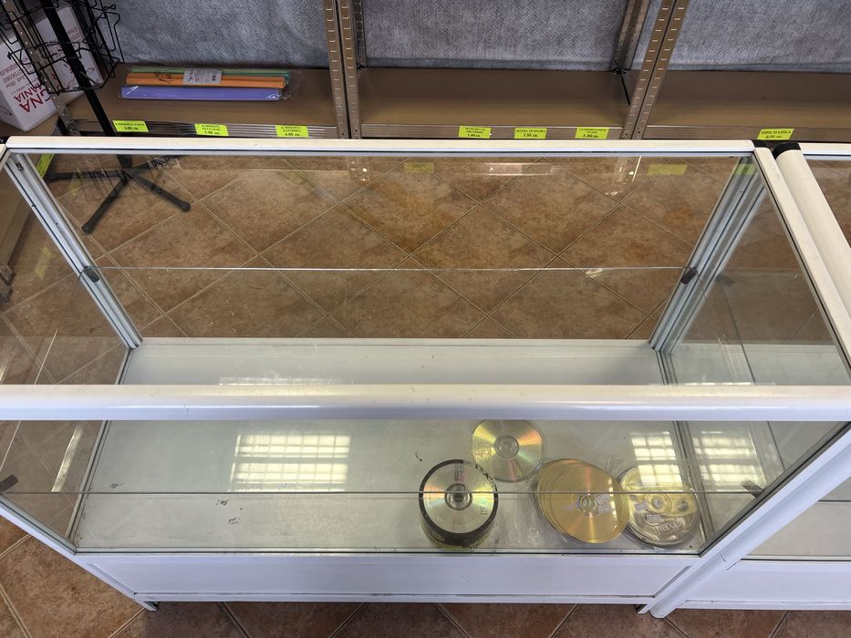 Щандове/ витрини 1бр.