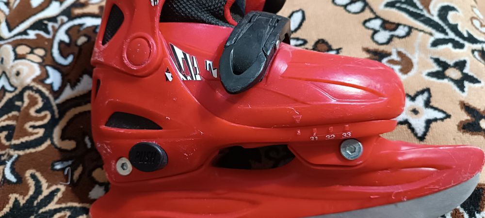 Дарю коньки детские