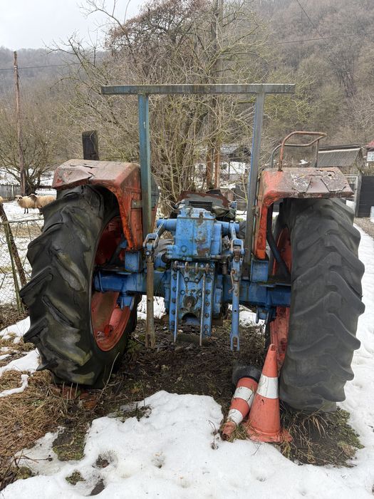 De vanzare transmisie tractor plus punte față same leone