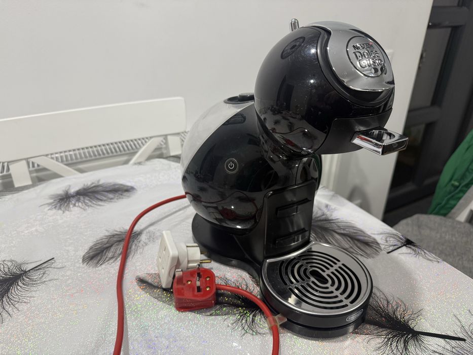 Delonghi Magnifica S și Delonghi Dolce Gusto