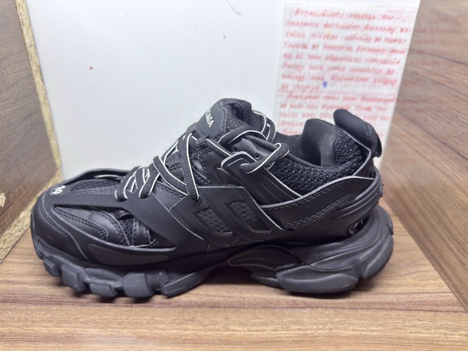 Balenciaga track 39