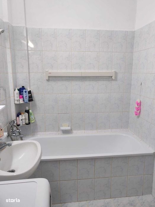 cv 185 Hortensiei, apartament 2 camere decomandat,etaj III+loc parcare