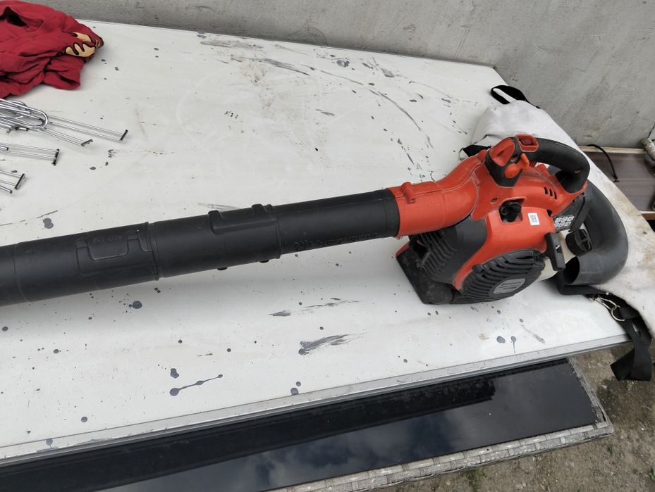 Suflanta și aspirator frunze cu tocător și sac