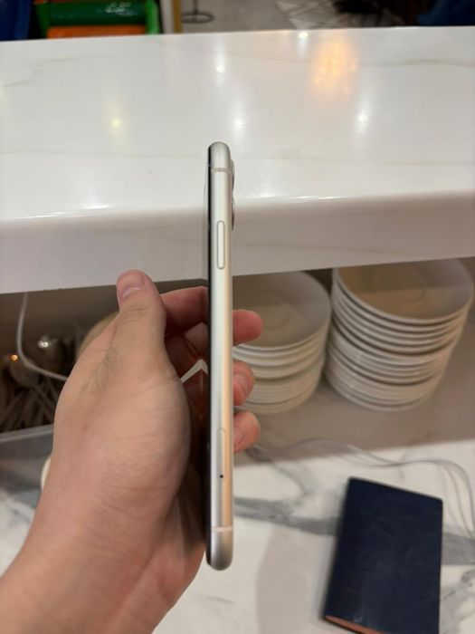 Белый Айфон 11 в продаже