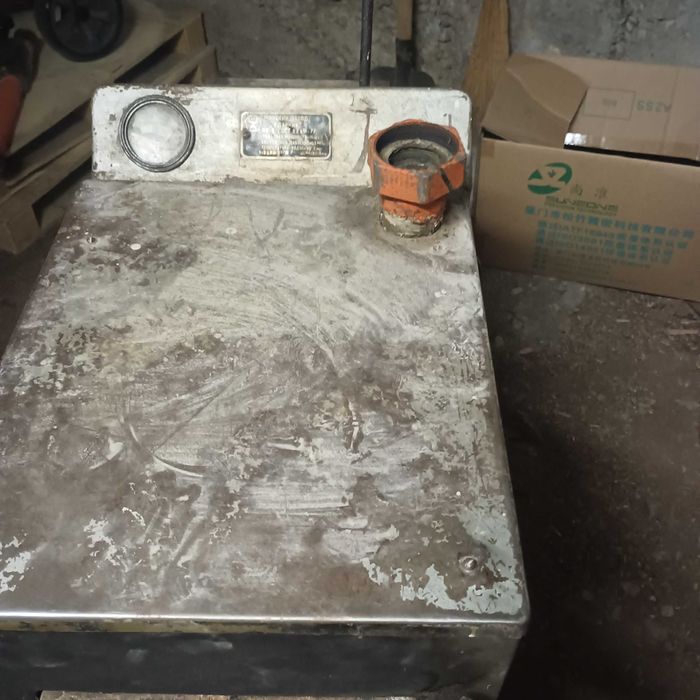 Продавам камина с водна риза на дърва 16кW руска.