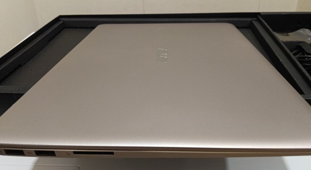 ASUS NoteBook PC  UX305F