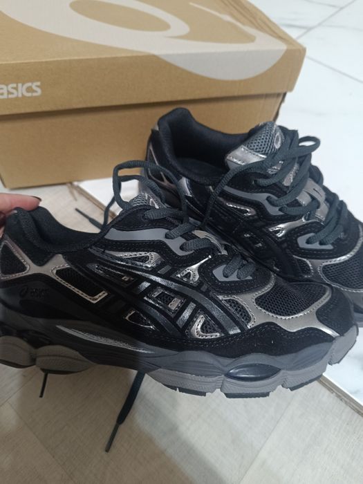 Кроссовки Asics 39 размер,  новые