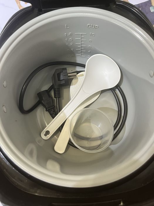 Мультиварка Polaris в хорошем состоянии