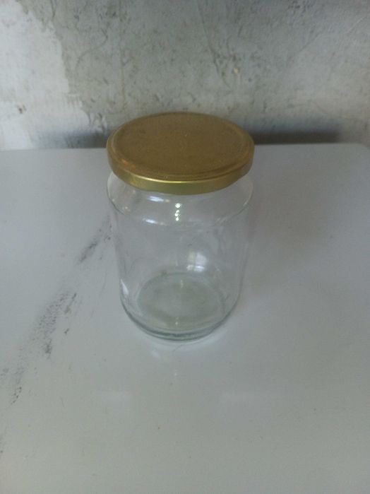 Употребявани буркани с винтова капачка