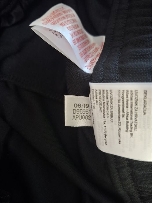 Adidas-Ориг. Детско долнище Ново!!!