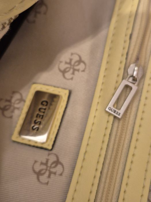 Дамска раница Guess
