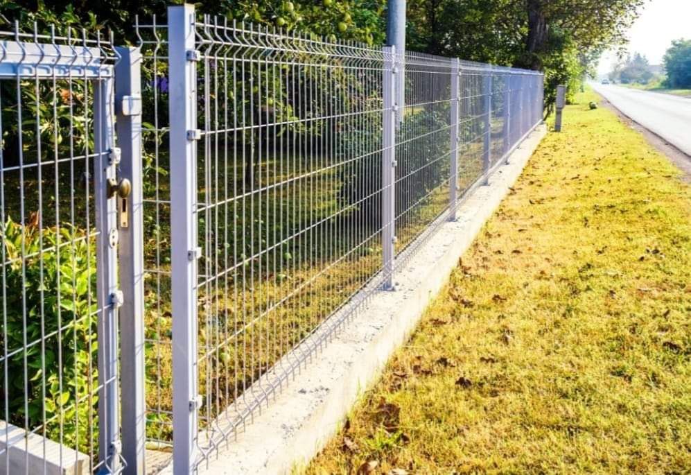 Construim garduri din sipca metalica, tabla cutata, plasa bordurata