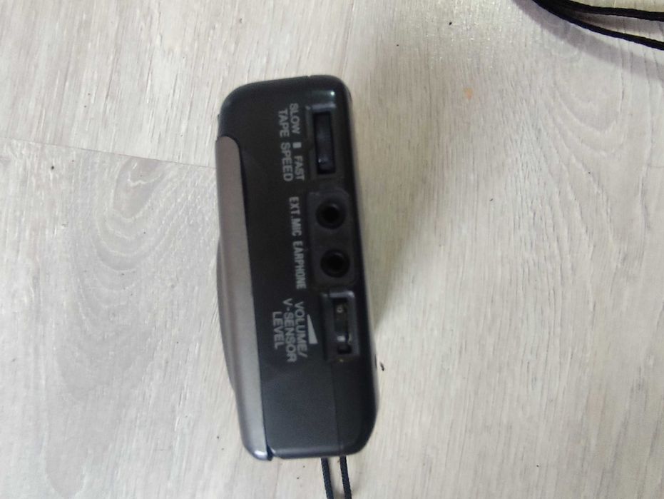 Продавам диктофон AIWA TP-VS520