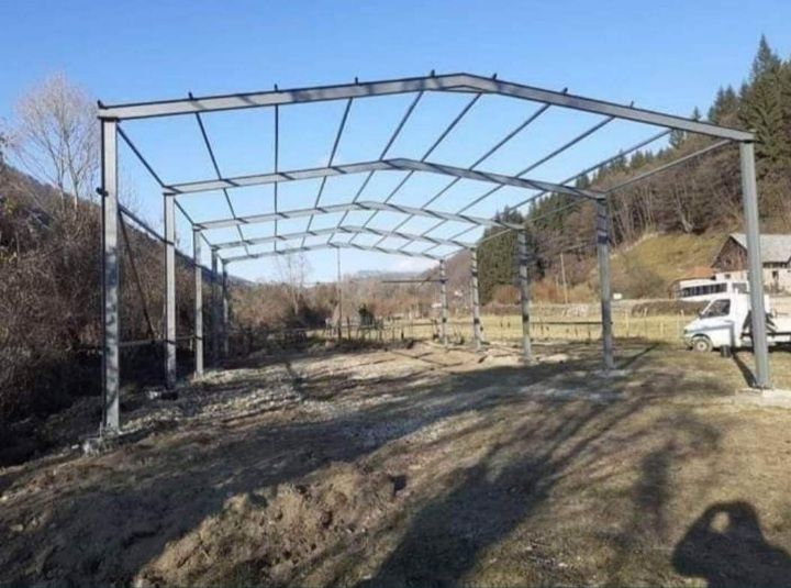 Vand Hala Metalica de 8metri cu 20metri din profile cu țeava pe acoper