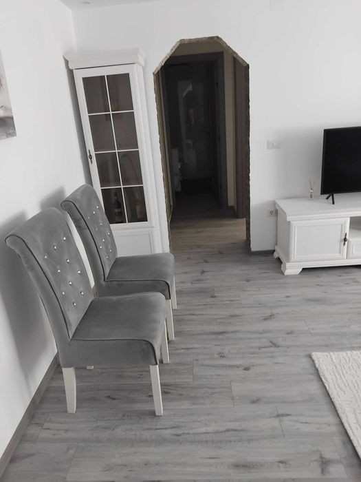 Inchiriez apartament 2 camere semidecomandat pe str Luceafarului parter
