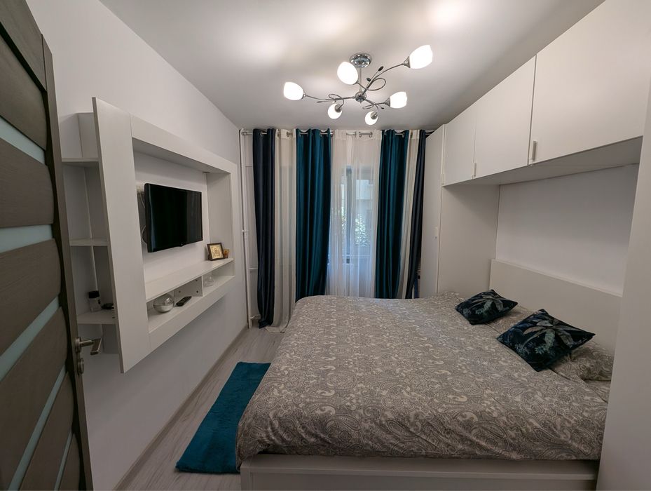Apartament  renovat , recent mobilat ,2 camere decomandat