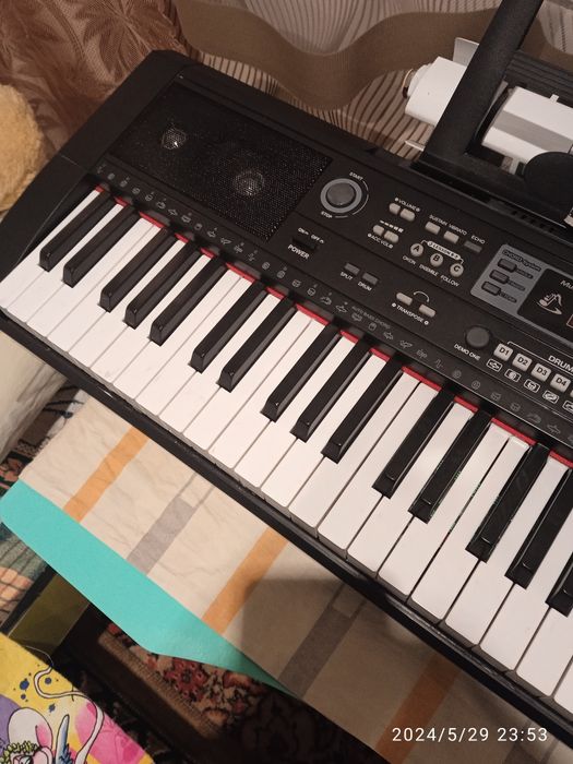 Продам синтезатор