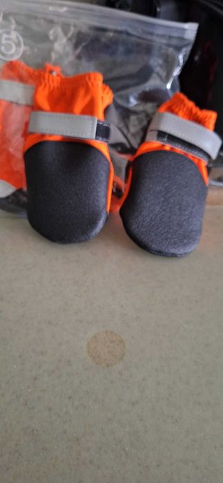 2 seturi incaltaminte pentru caini marime 5  si XXL pret 50 lei/bucata