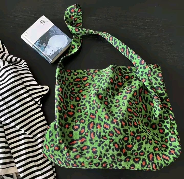 geantă de catifea cu leopard verde