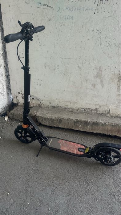 Продам самокат на возраст 7-10 лет
