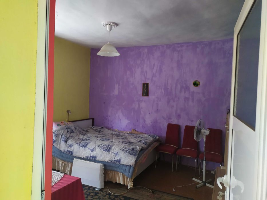 Къща с голям двор