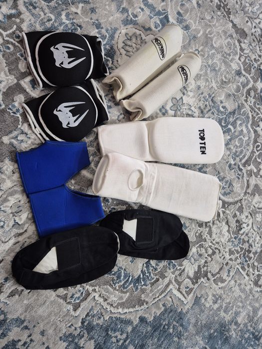 Продам шлем, перчатки, защиты для бокса