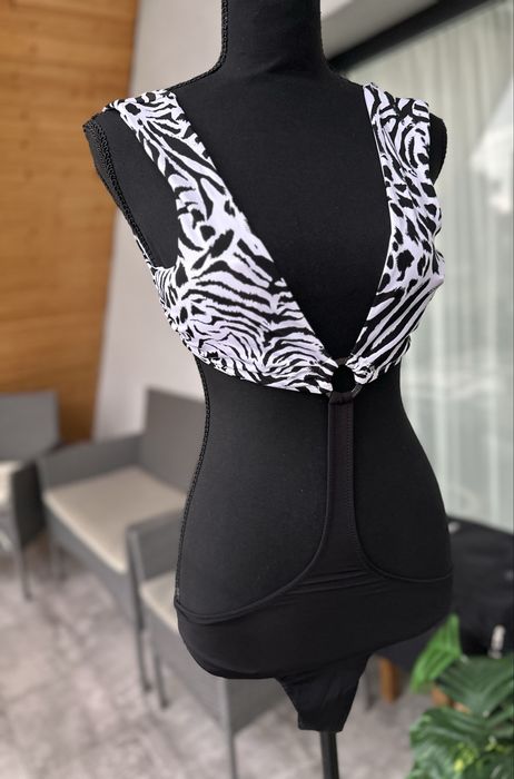 Costum de baie nou