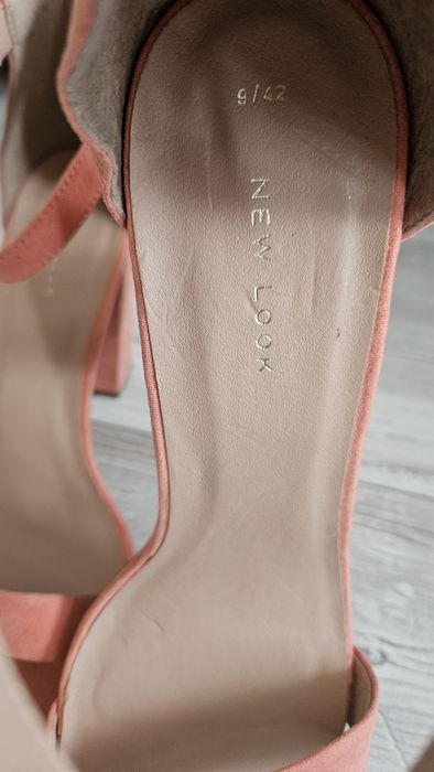 Нови сандали от велур