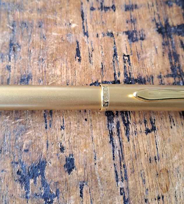 писалка Пеликан Pelikan златна в кутия