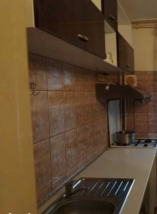 Дава се под наем Тристаен апартамент в Пловдив, Коматево - 90 кв.м за 306 € - Снимка #1