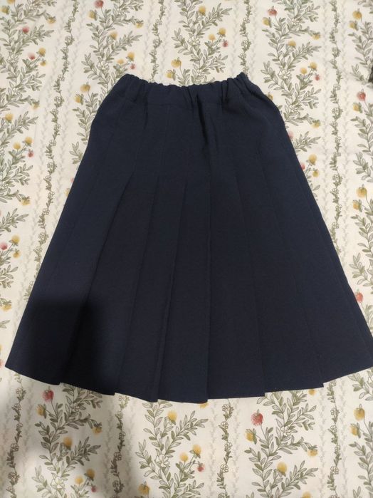 Продаётся кастюм и брюки для девочек 10-13 дет